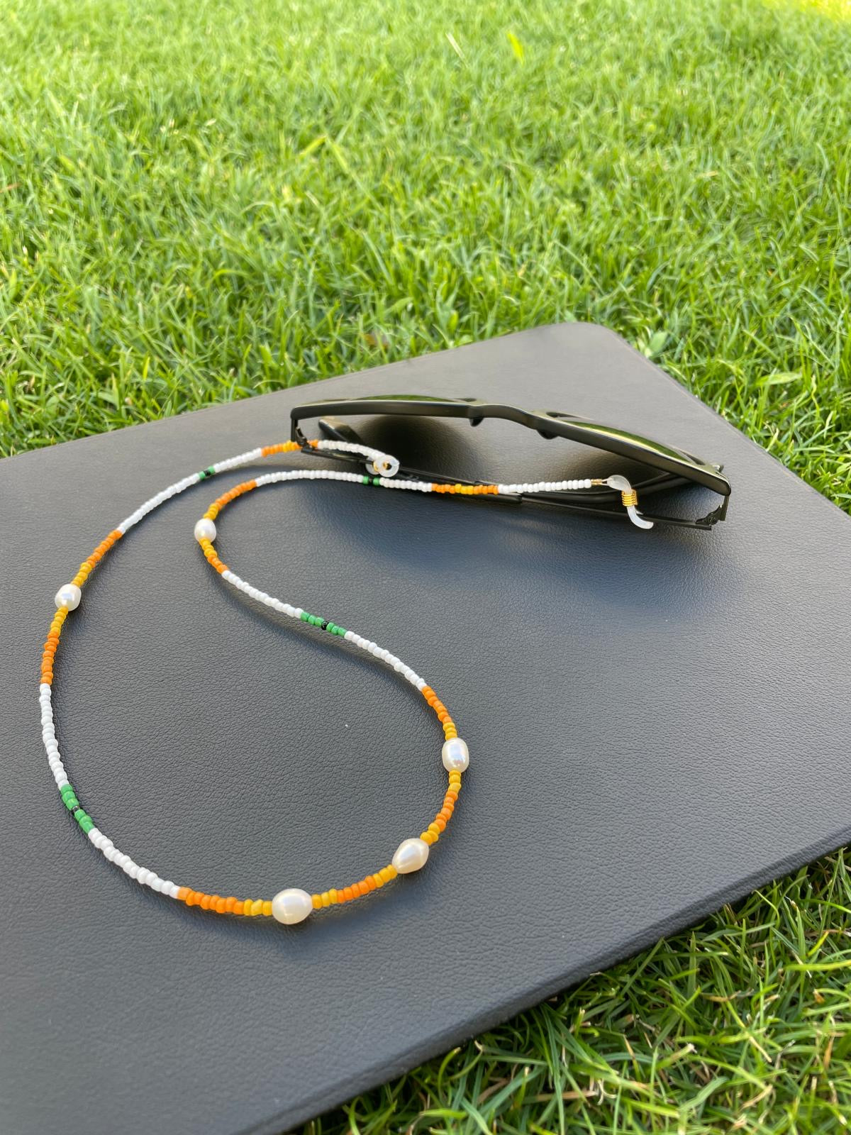 Tee & See Premium Geschenkset | Shirt & Glasses Strap | Mango Sticky Couture